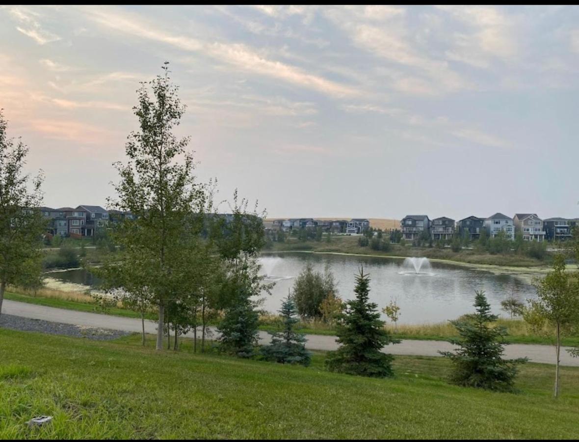 Beautiful 2 Bedroom Home Away From Home Calgary Exterior photo