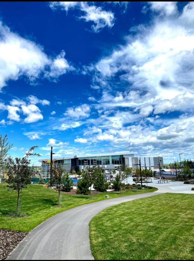 Beautiful 2 Bedroom Home Away From Home Calgary Exterior photo